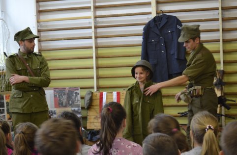 Pokaz historyczny poświęcony II wojnie światowej